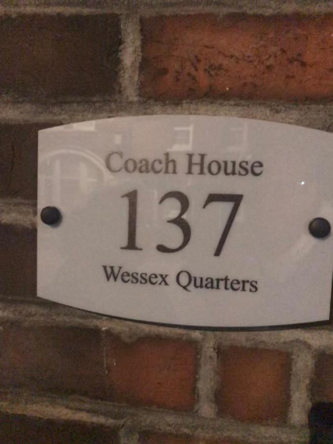 ソールズベリー The Coach Houseアパートホテル エクステリア 写真